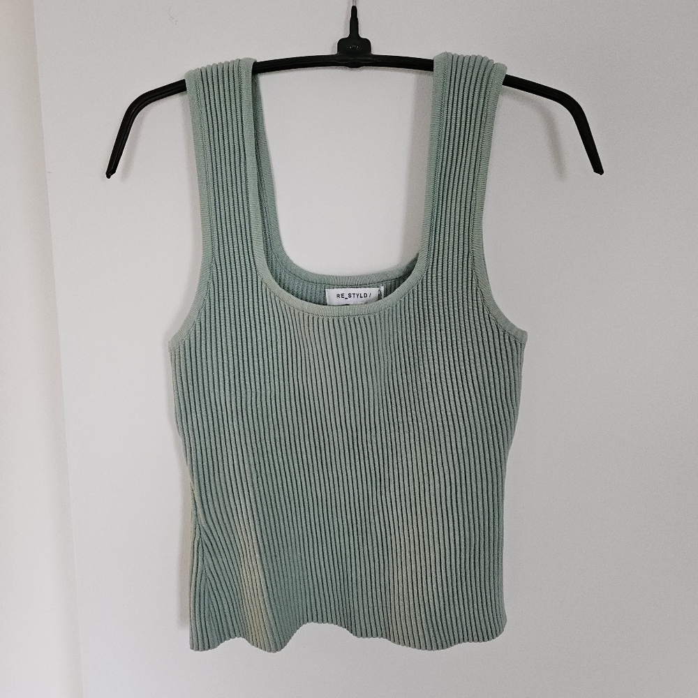 Sculpted Ribbed Tank Top - Picture 8 of 8